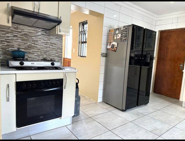 5 BEDROOM HOUSE FOR SALE IN CHANTELLE